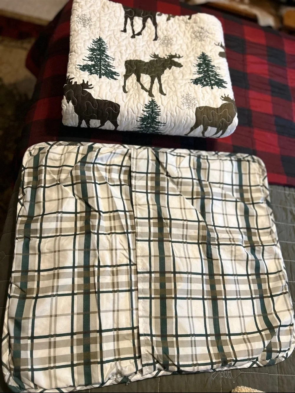 Rustic Moose Print Quilt Set - White and Green Twin microfiber